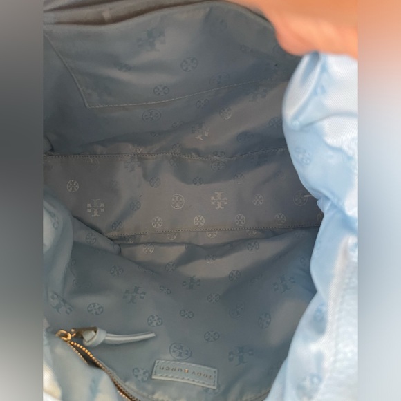 Tory Burch genuine leather tote bag w/braided gold hardware & adjustable chain - Picture 6 of 10